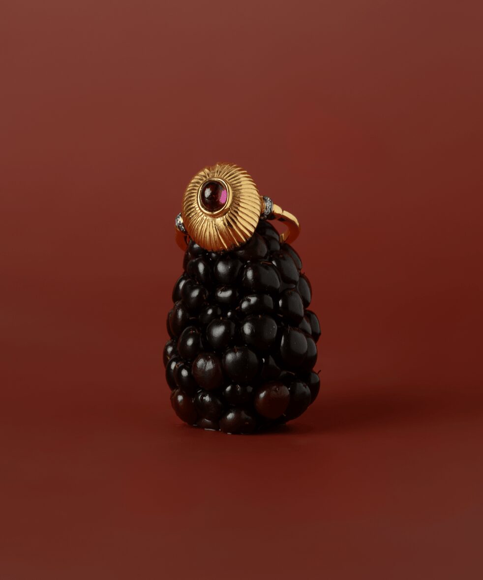 Anel Botão em prata 950 banho de ouro amarelo 18k com Rodolita e Diamantes - Imagem 2