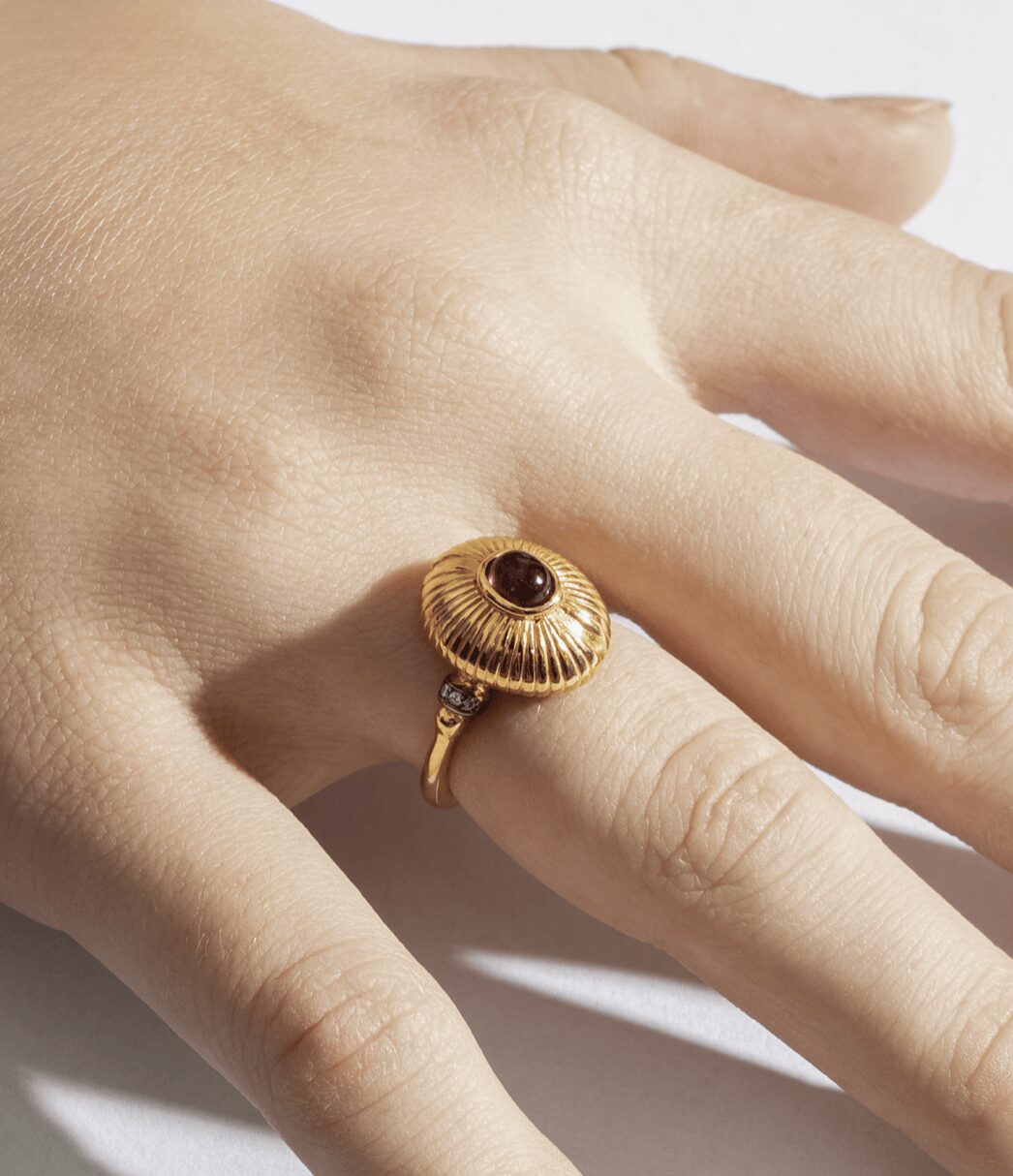 Anel Botão em prata 950 banho de ouro amarelo 18k com Rodolita e Diamantes - Imagem 3