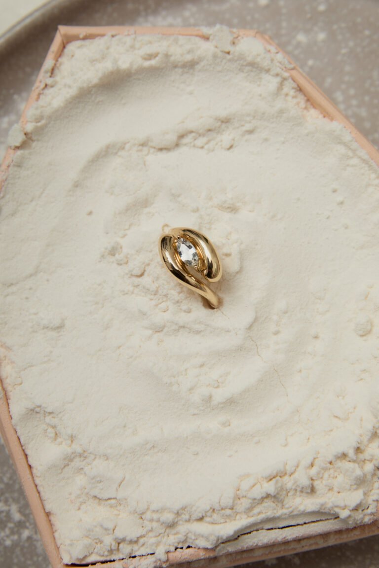 Anel Elementos Ar em ouro amarelo 18k com Safira Incolor